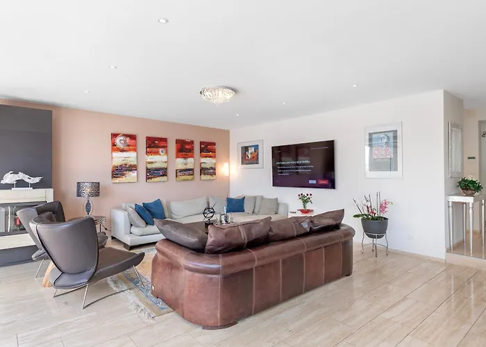 Вілла Dolce With Private Pool *